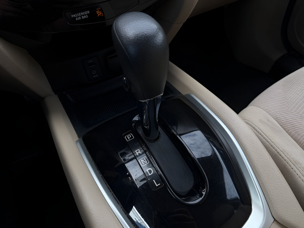 Used 2016 Nissan Rogue S FWD image 14