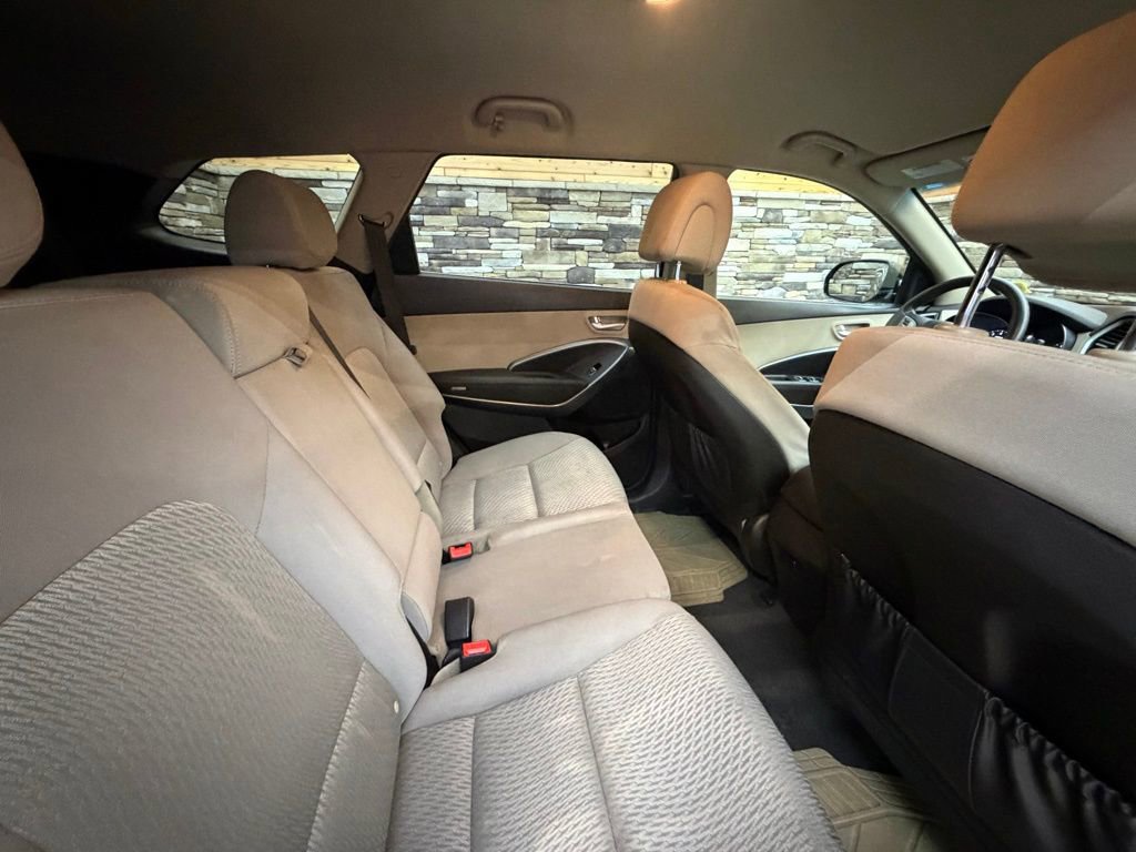 Used 2017 Hyundai Santa Fe SE AWD/4WD image 30