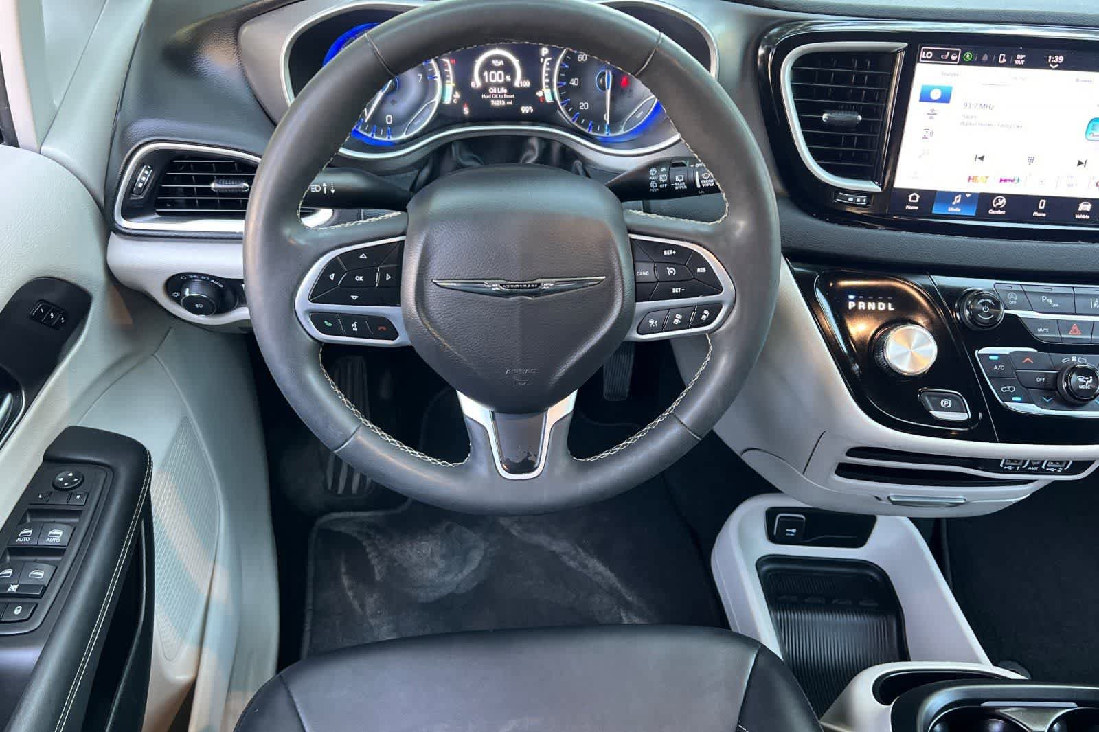 Used 2024 Chrysler Pacifica Touring-L FWD image 15