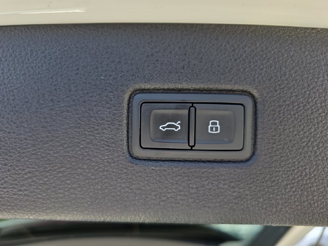 Used 2021 Audi Q7 2.0T Premium Plus w/ Premium Plus Package AWD/4WD image 17