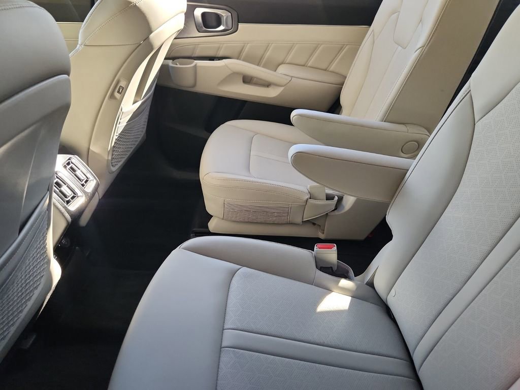 Used 2023 Kia Sorento SX image 5