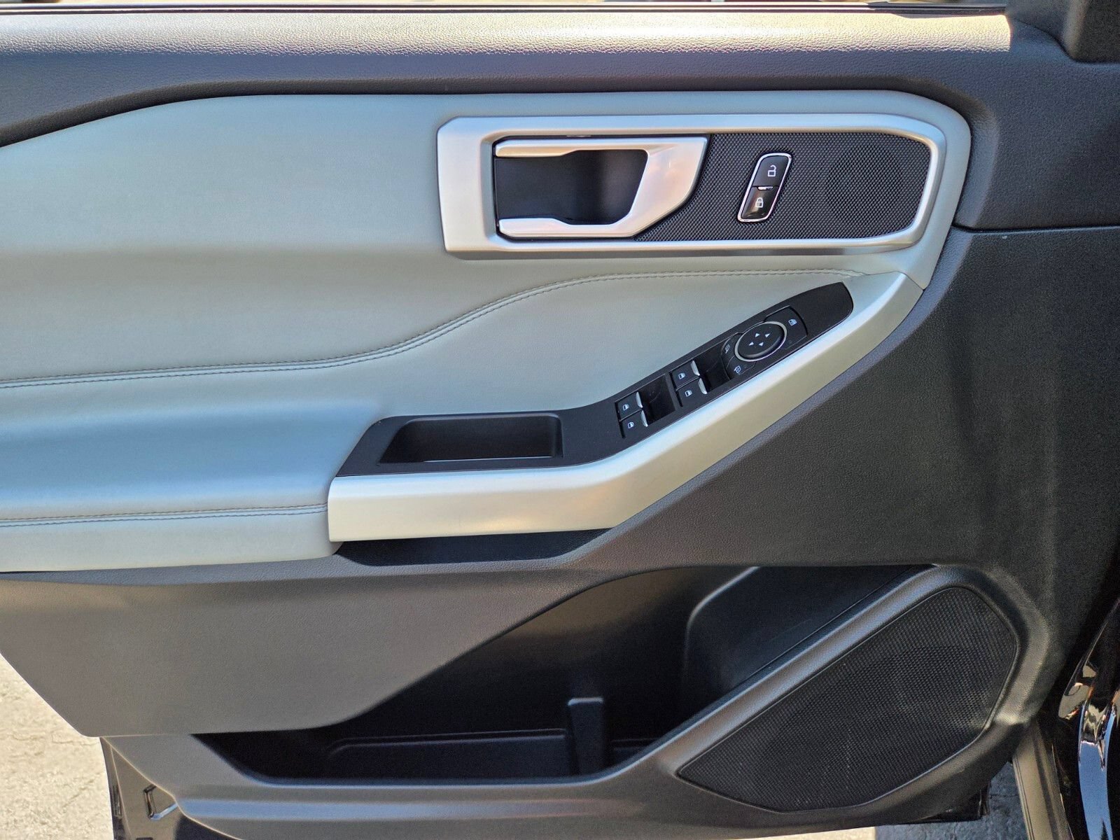 Certified 2023 Ford Explorer XLT w/ Equipment Group 202A RWD image 18