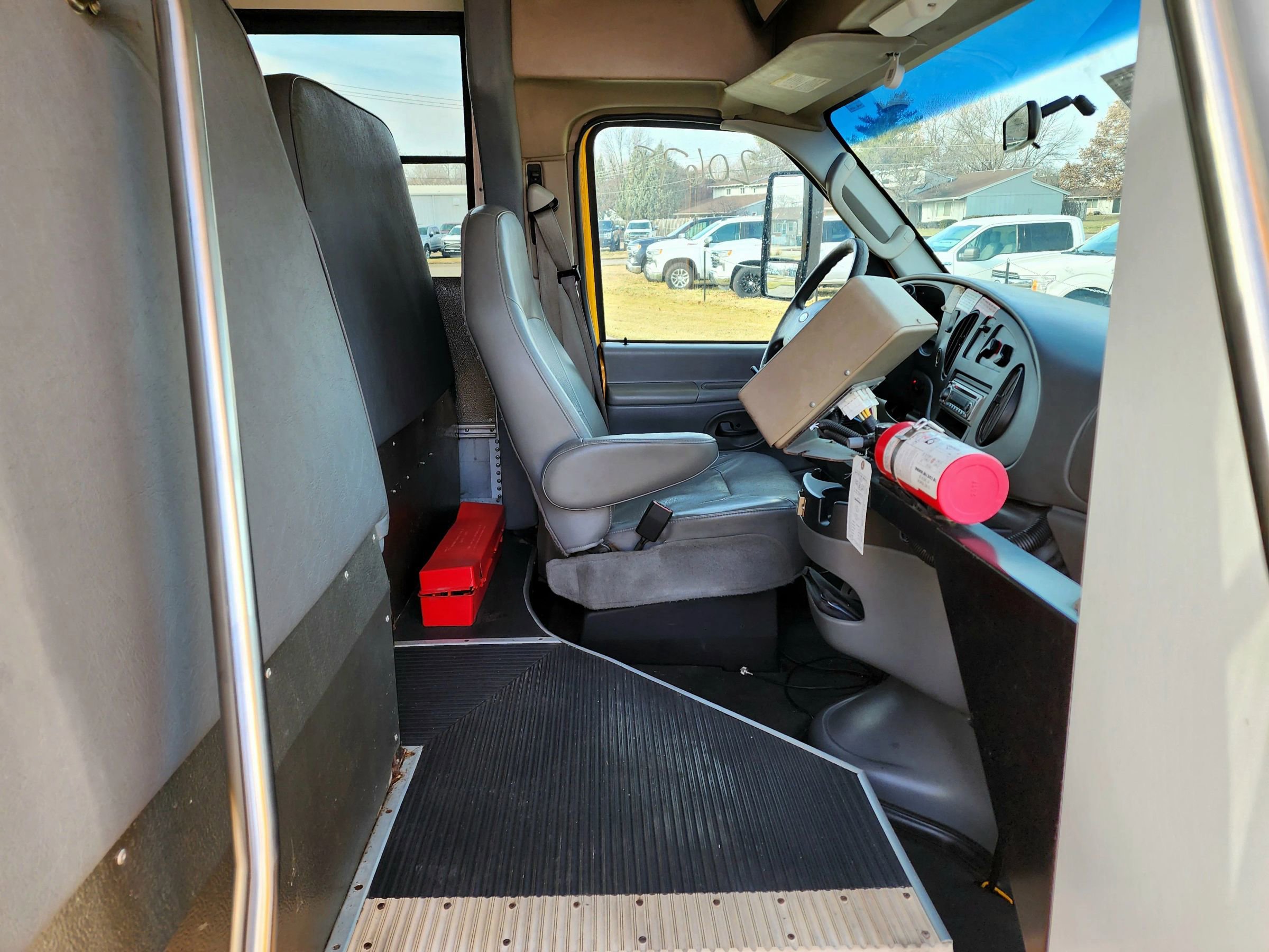 Used 2006 Ford E-450 and Econoline 450 E450 Cube Van 14'-18' image 11