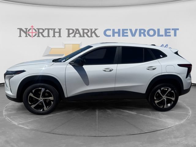 Used 2025 Chevrolet Trax RS w/ Sunroof Package FWD image 6