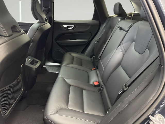 Used 2024 Volvo XC60 B5 Plus AWD/4WD image 13