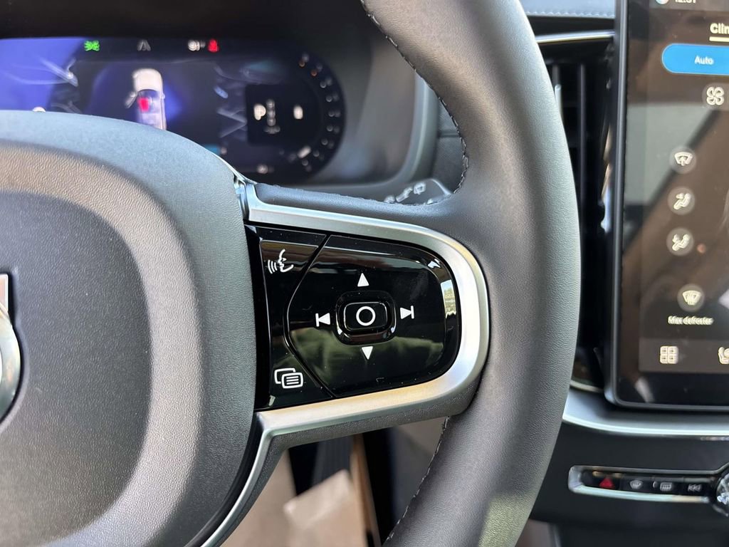 New 2026 Volvo XC90 B6 Plus w/ Protection Package Premier image 19