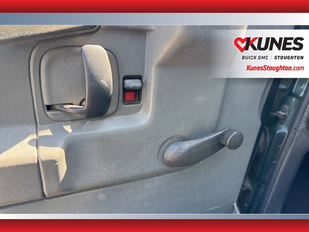 Used 2004 Chevrolet Express 3500 w/ Chrome Appearance Package RWD image 17
