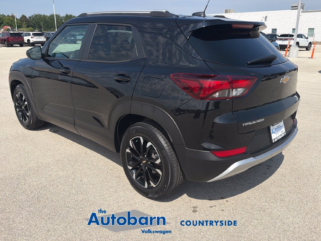 Used 2021 Chevrolet TrailBlazer LT w/ Sun and Liftgate Package FWD image 4