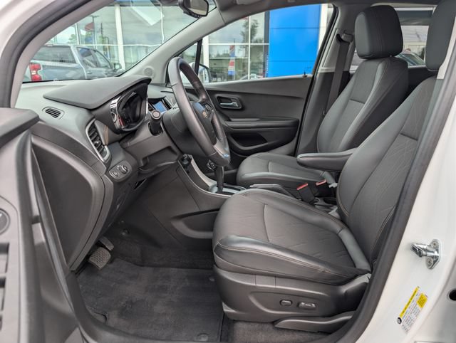 Used 2022 Chevrolet Trax LT w/ LT Convenience Package AWD/4WD image 10