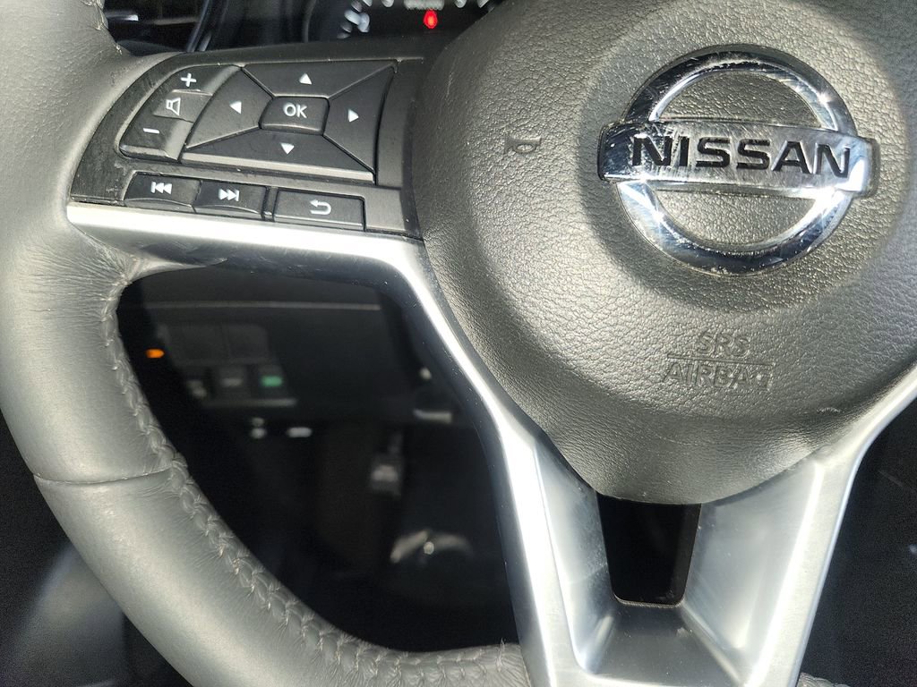 Used 2017 Nissan Rogue SV AWD/4WD image 23