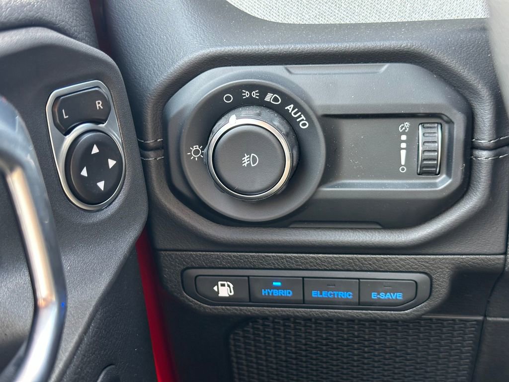 New 2024 Jeep Wrangler Unlimited Sahara w/ Technology Group image 19