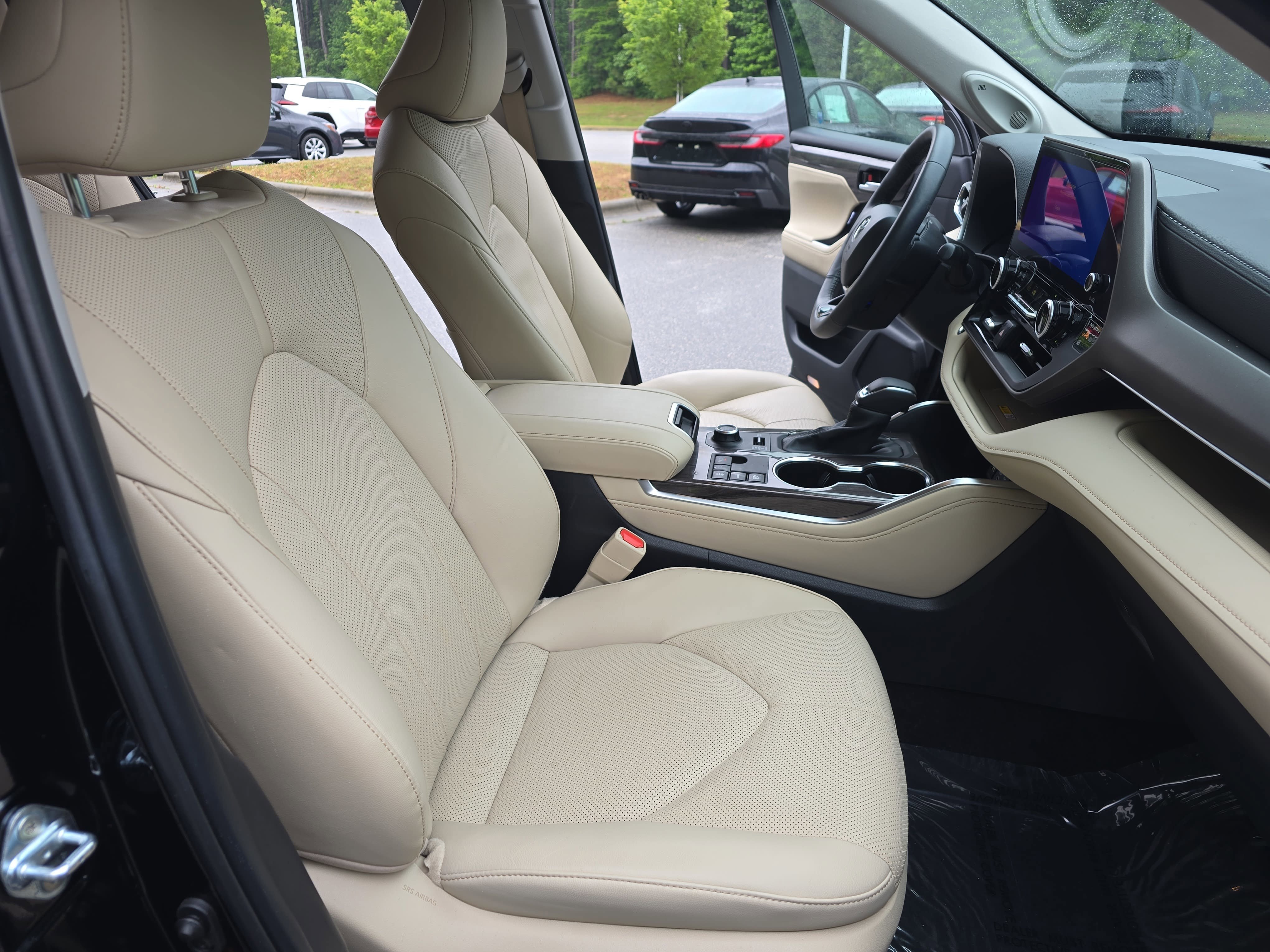 Used 2024 Toyota Highlander Limited AWD/4WD image 10