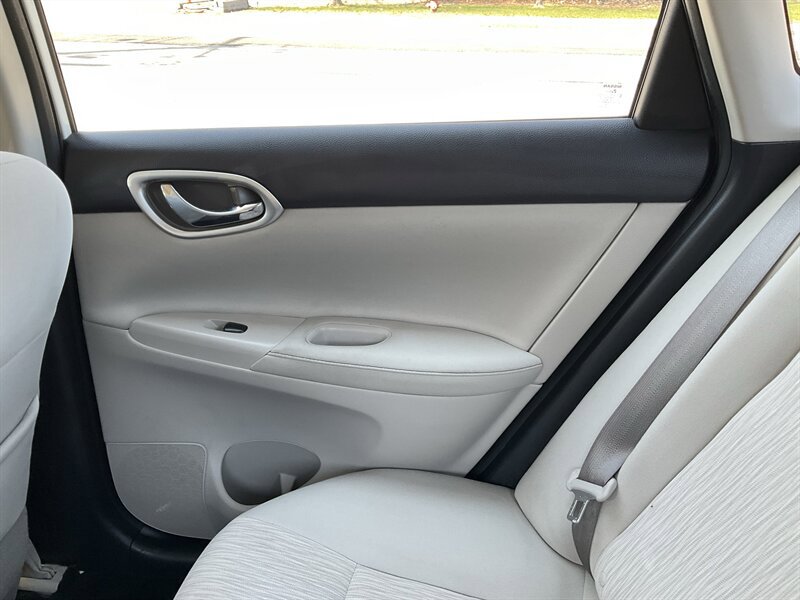 Used 2015 Nissan Sentra SV w/ Style Package FWD image 17