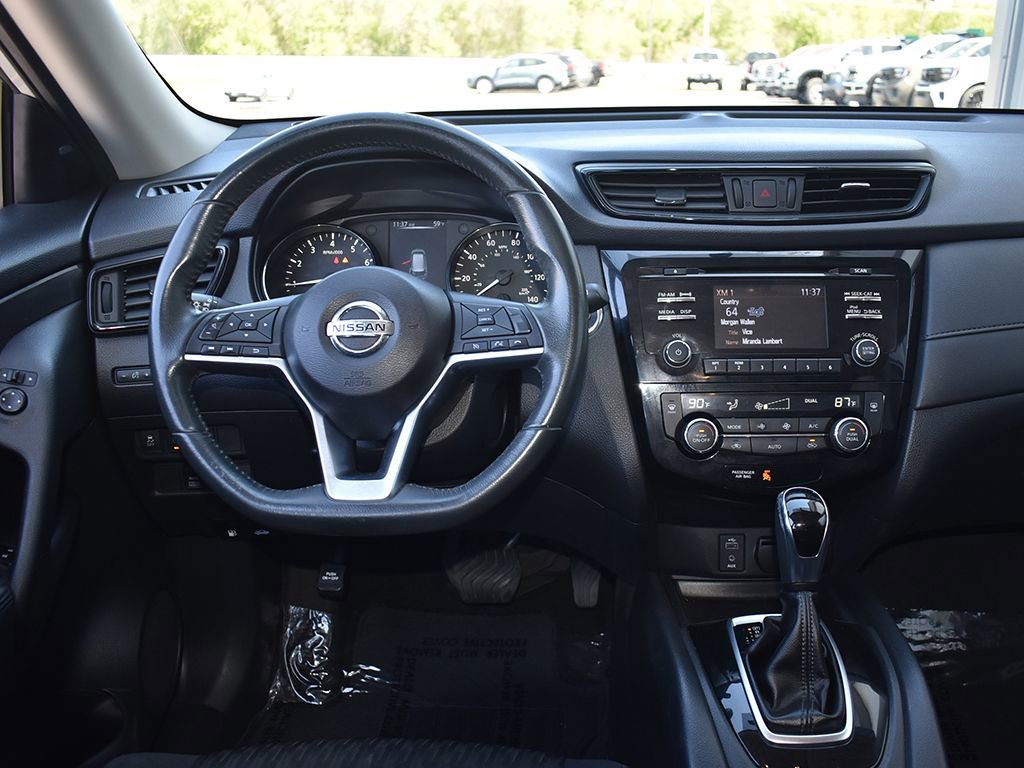 Used 2017 Nissan Rogue SV AWD/4WD image 16