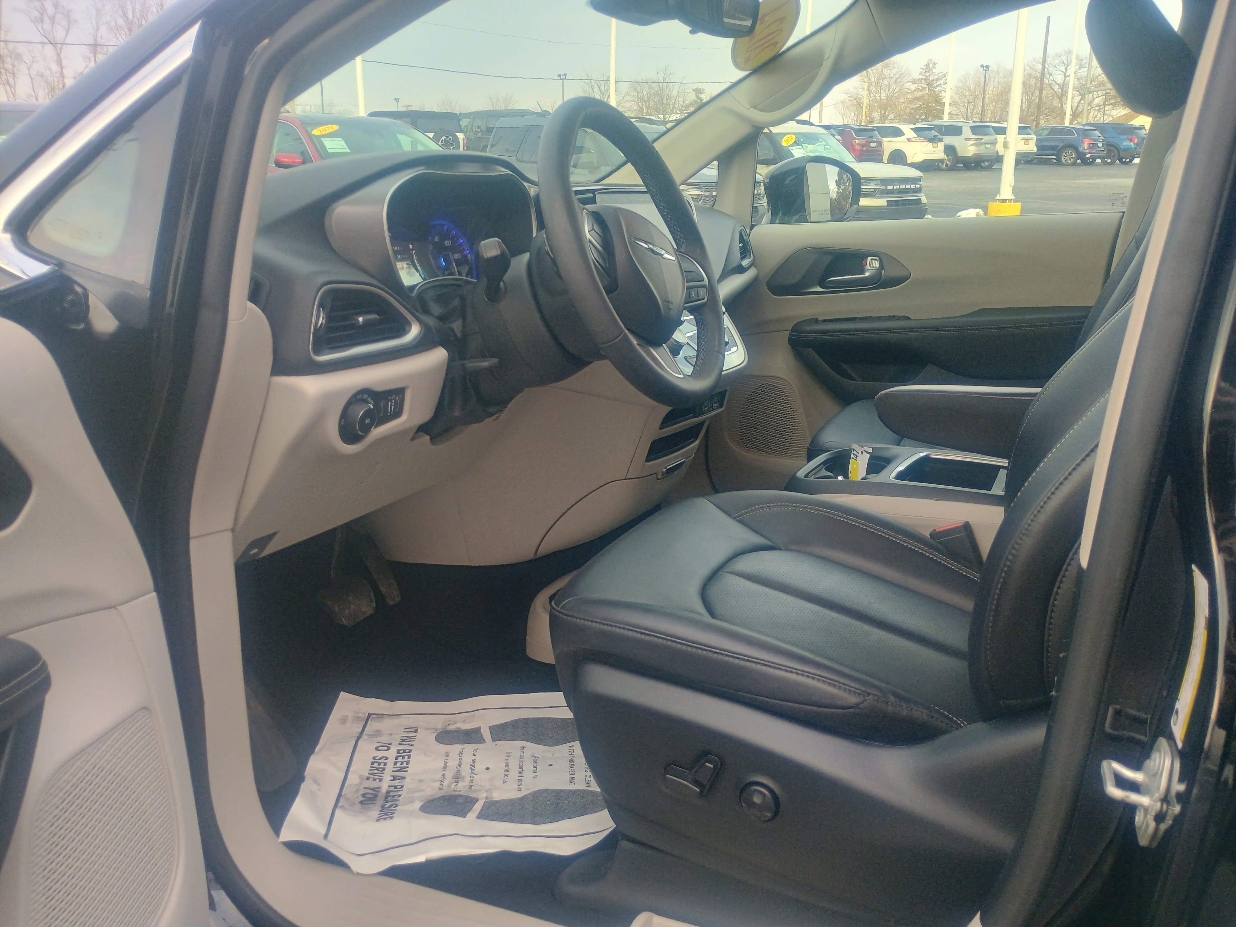 Used 2024 Chrysler Pacifica Touring-L image 22