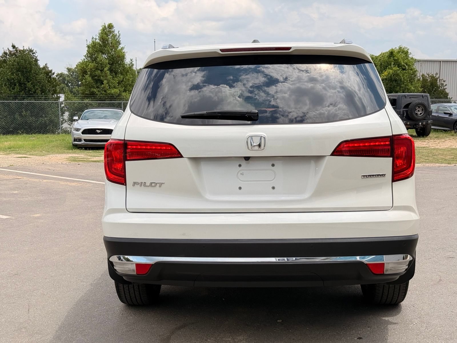 Used 2018 Honda Pilot Touring image 8