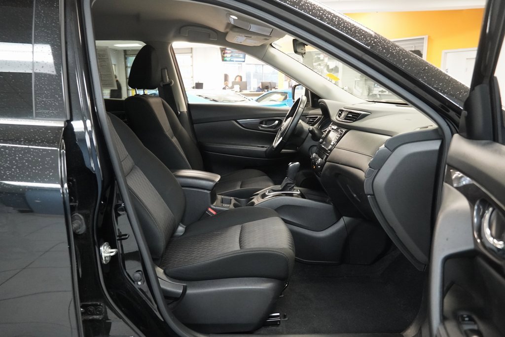 Used 2020 Nissan Rogue SV image 27