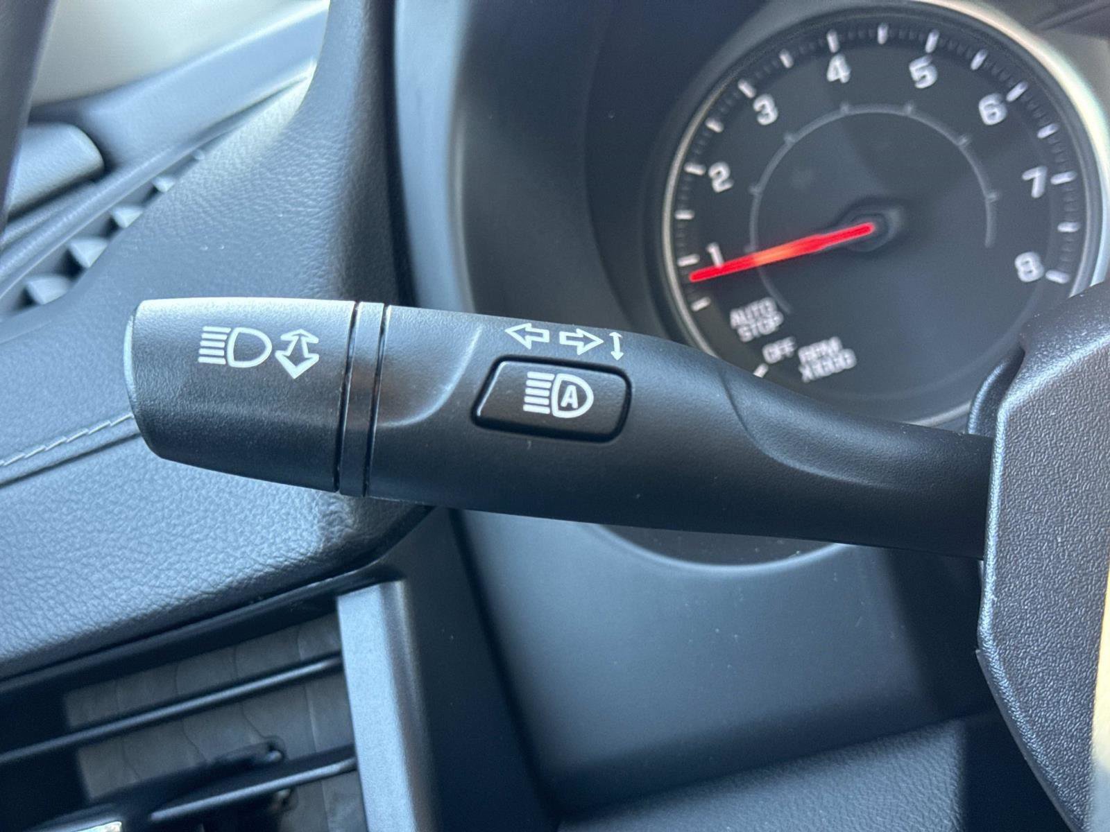 Used 2023 GMC Terrain SLE w/ Driver Convenience Package image 9