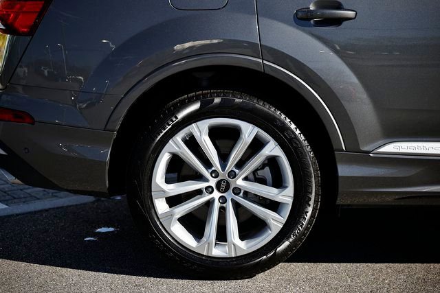 Used 2025 Audi Q7 3.0T Premium w/ Convenience Package image 7