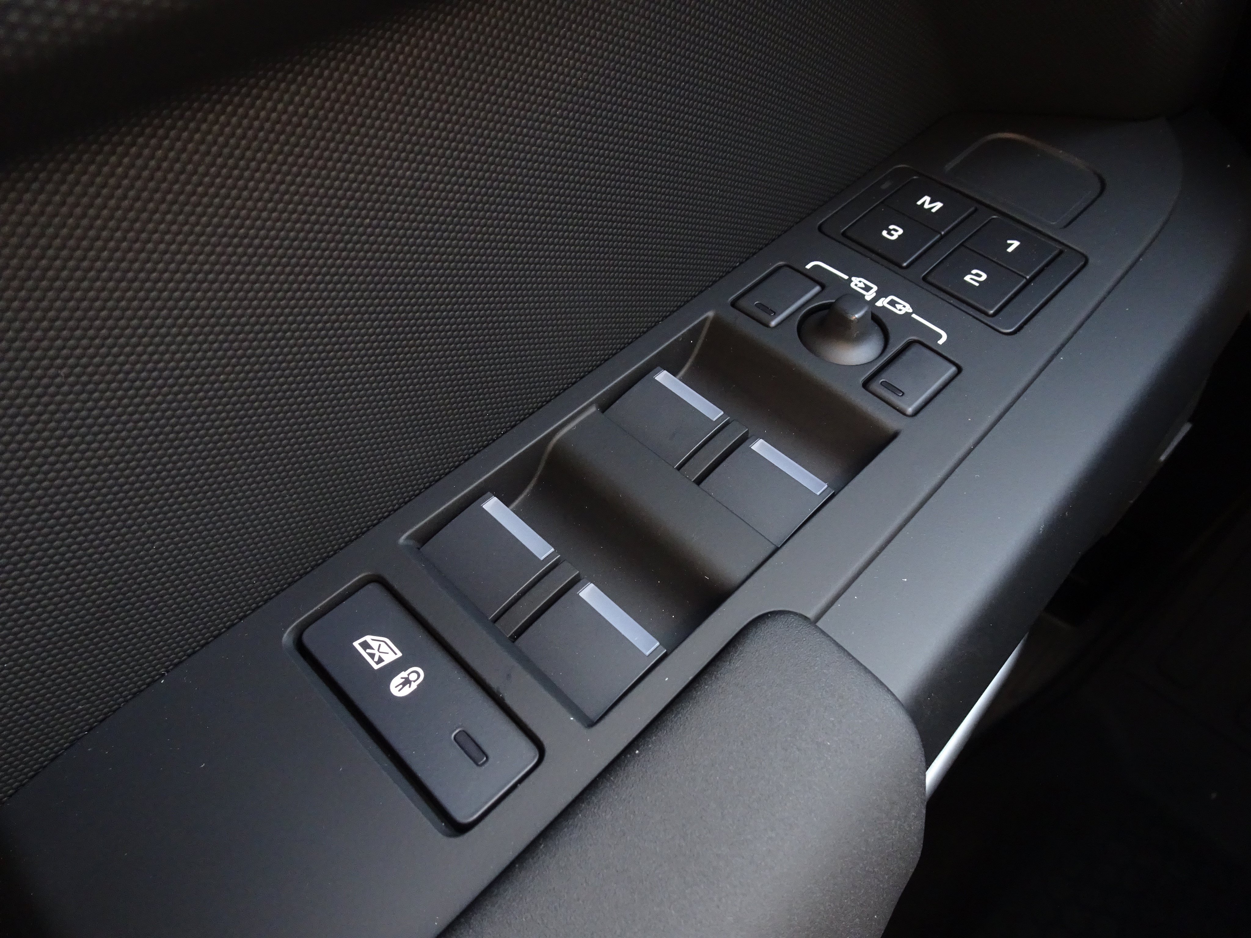 New 2026 Land Rover Defender 110 S AWD/4WD image 32