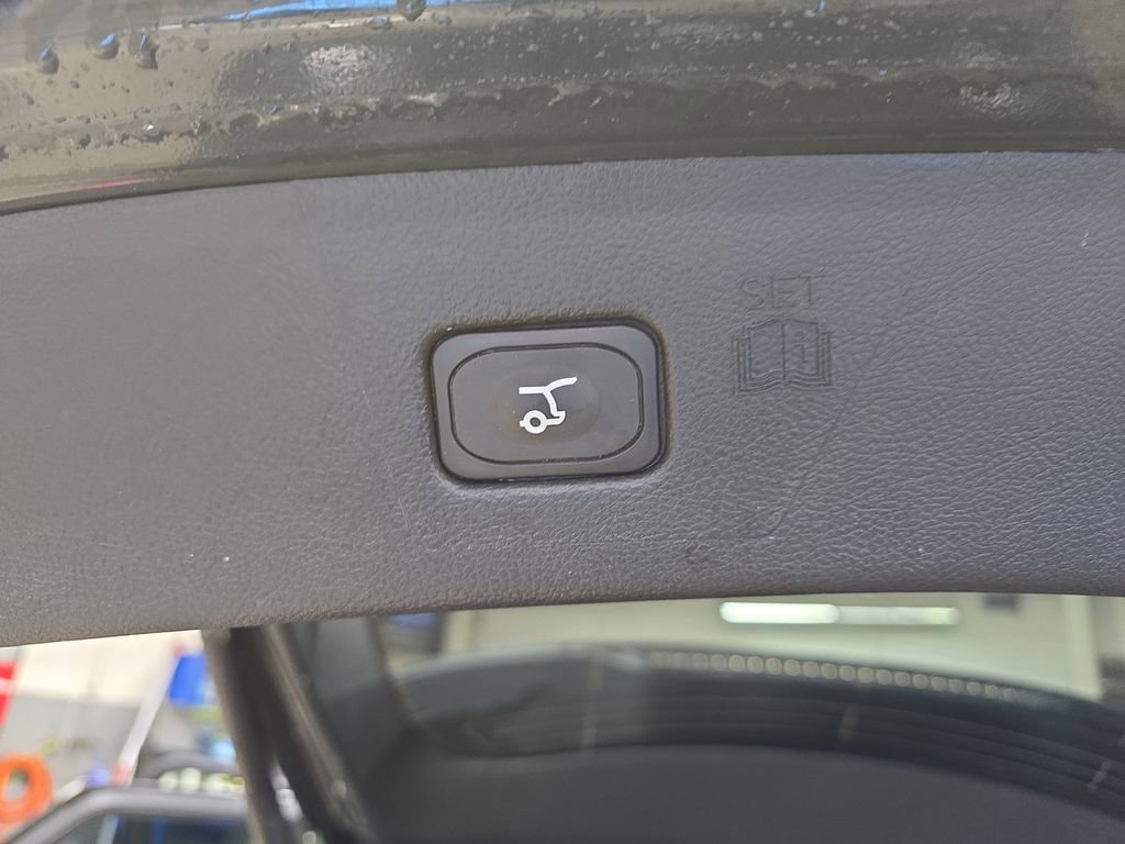 Used 2023 Ford Edge SEL w/ Convenience Package image 15