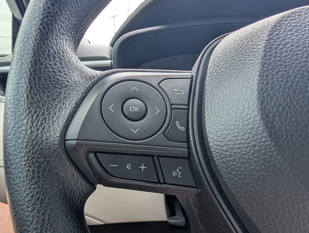 Used 2025 Toyota Corolla Cross L image 21