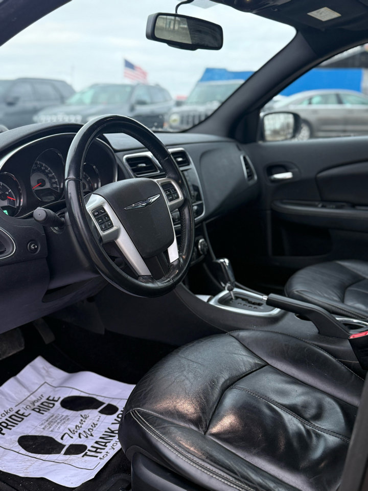 Used 2011 Chrysler 200 Limited image 9