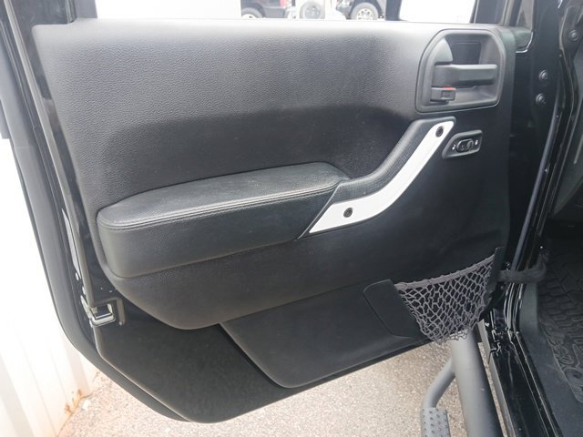 Used 2015 Jeep Wrangler Unlimited Sahara AWD/4WD image 44
