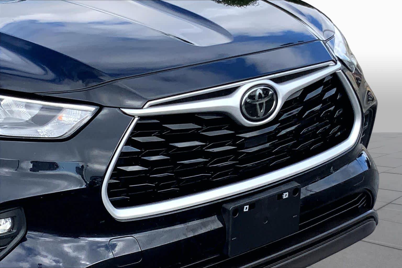 Used 2020 Toyota Highlander XLE AWD/4WD image 27