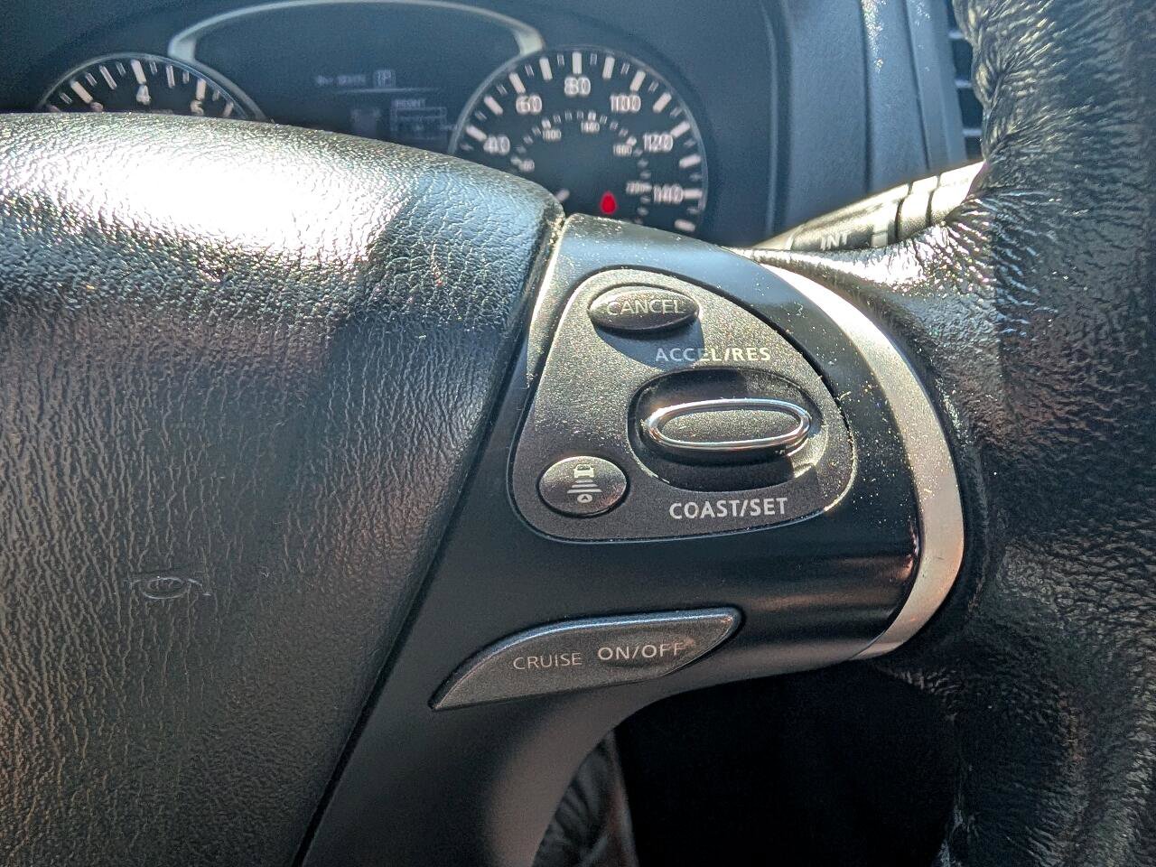 Used 2020 Nissan Pathfinder SL image 18