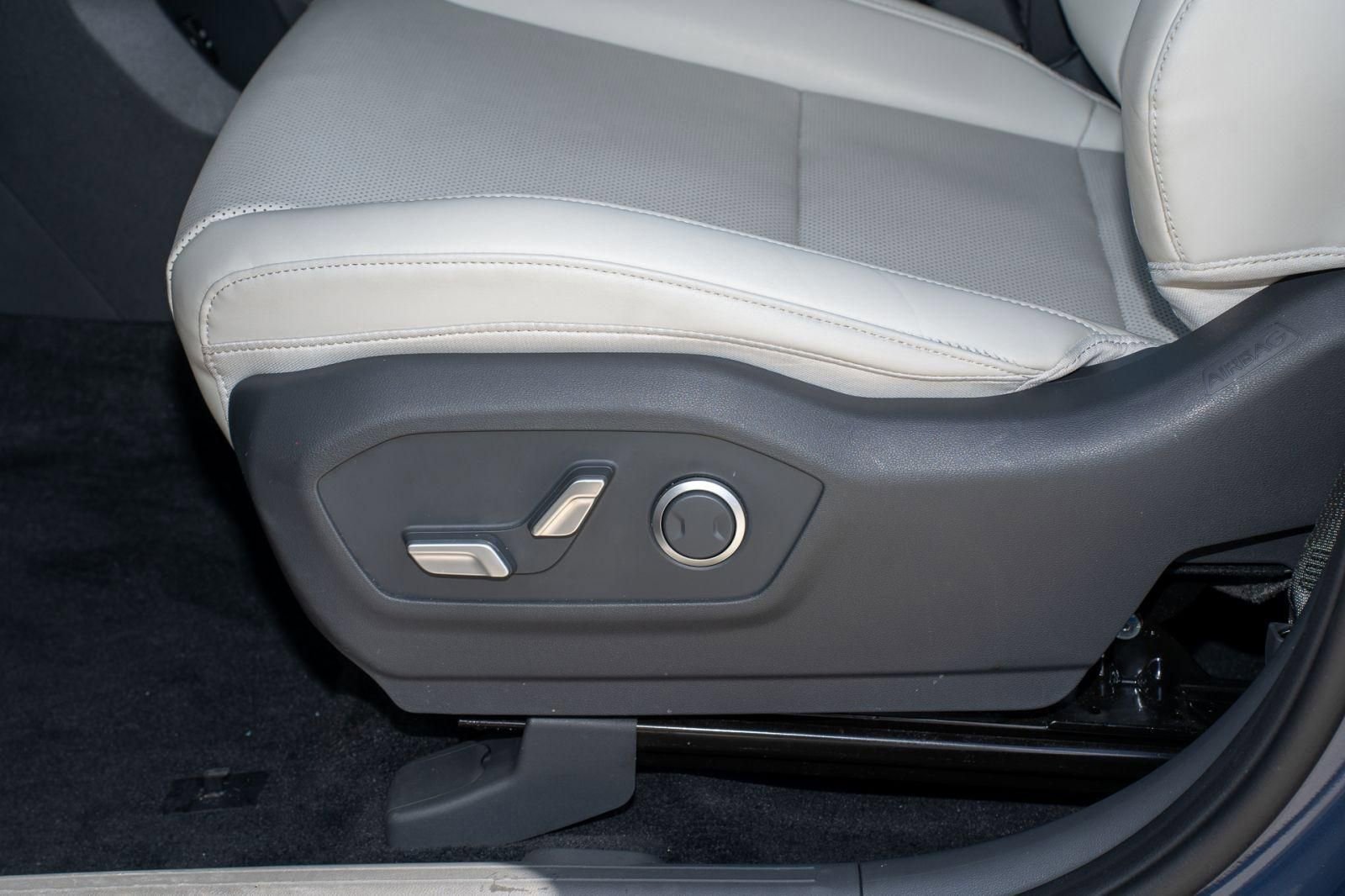 Used 2025 Hyundai Santa Fe SEL FWD image 31