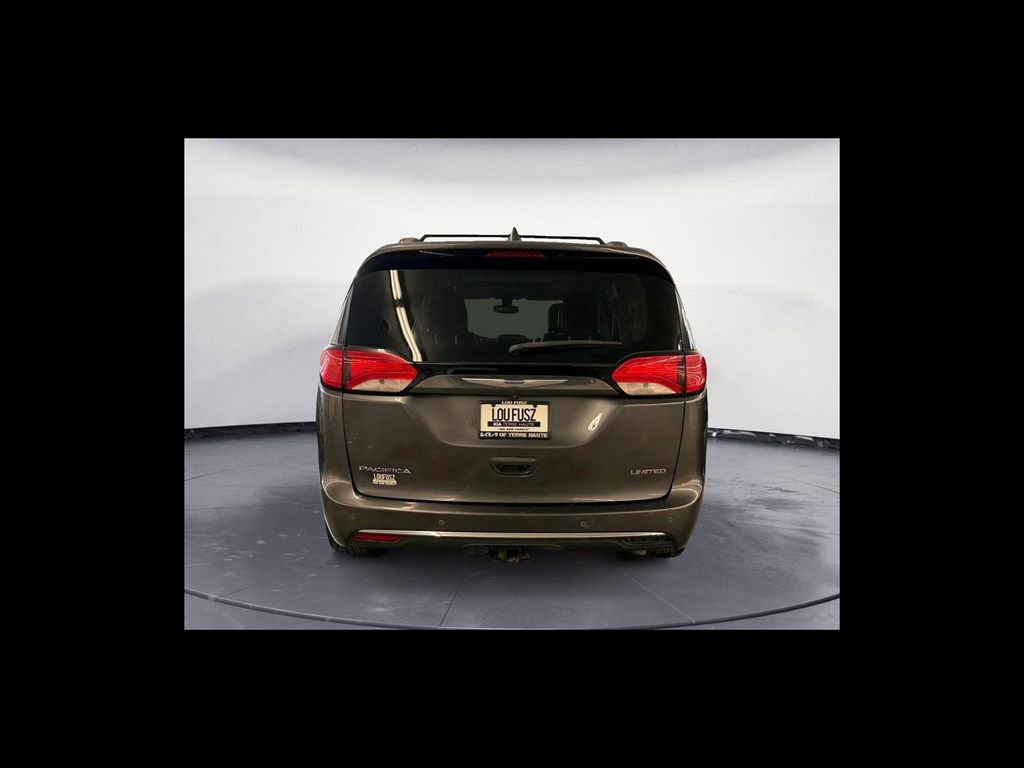 Used 2018 Chrysler Pacifica Limited w/ Tire & Wheel Group FWD image 5