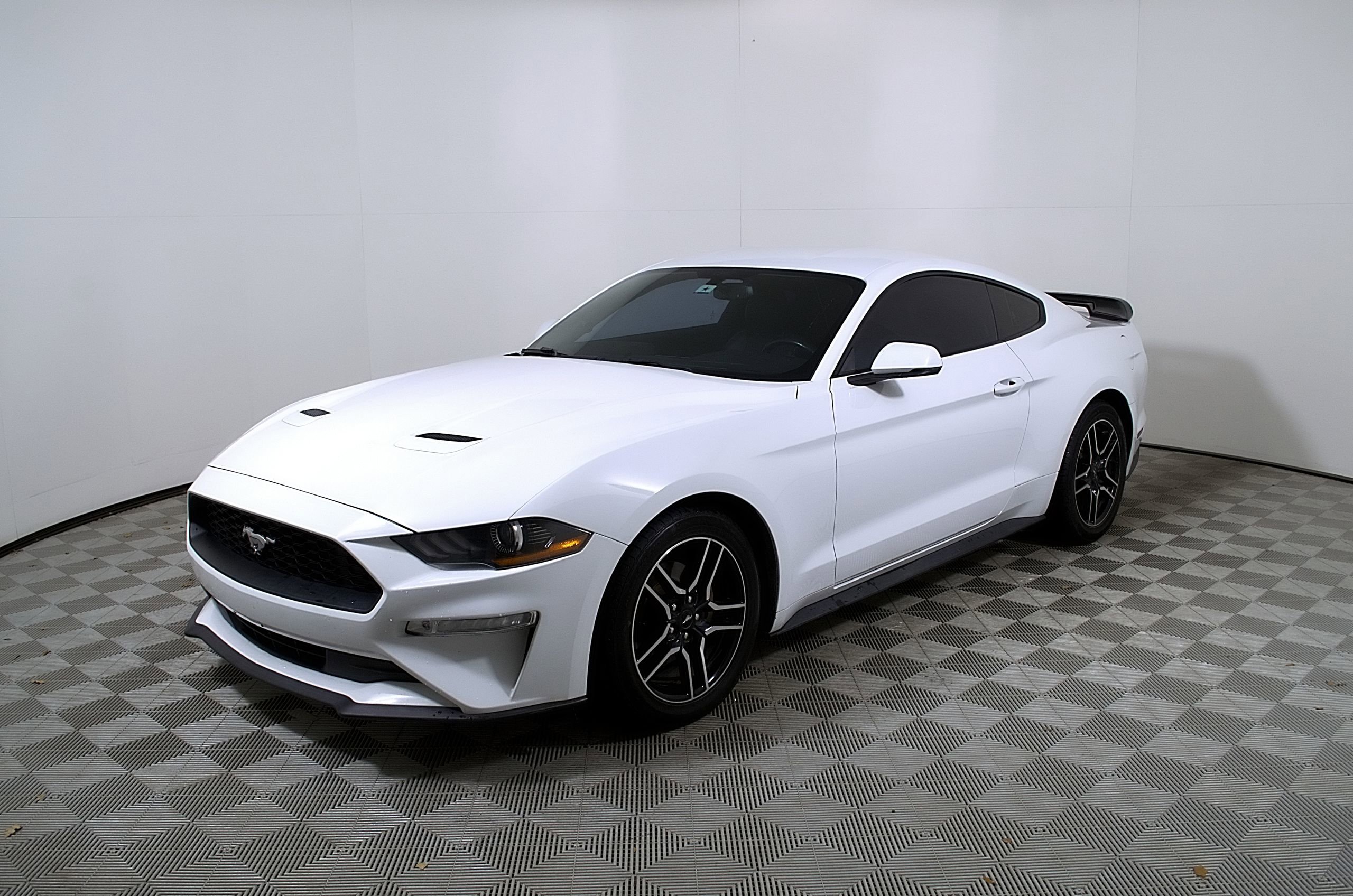 Used 2019 Ford Mustang Premium RWD image 3
