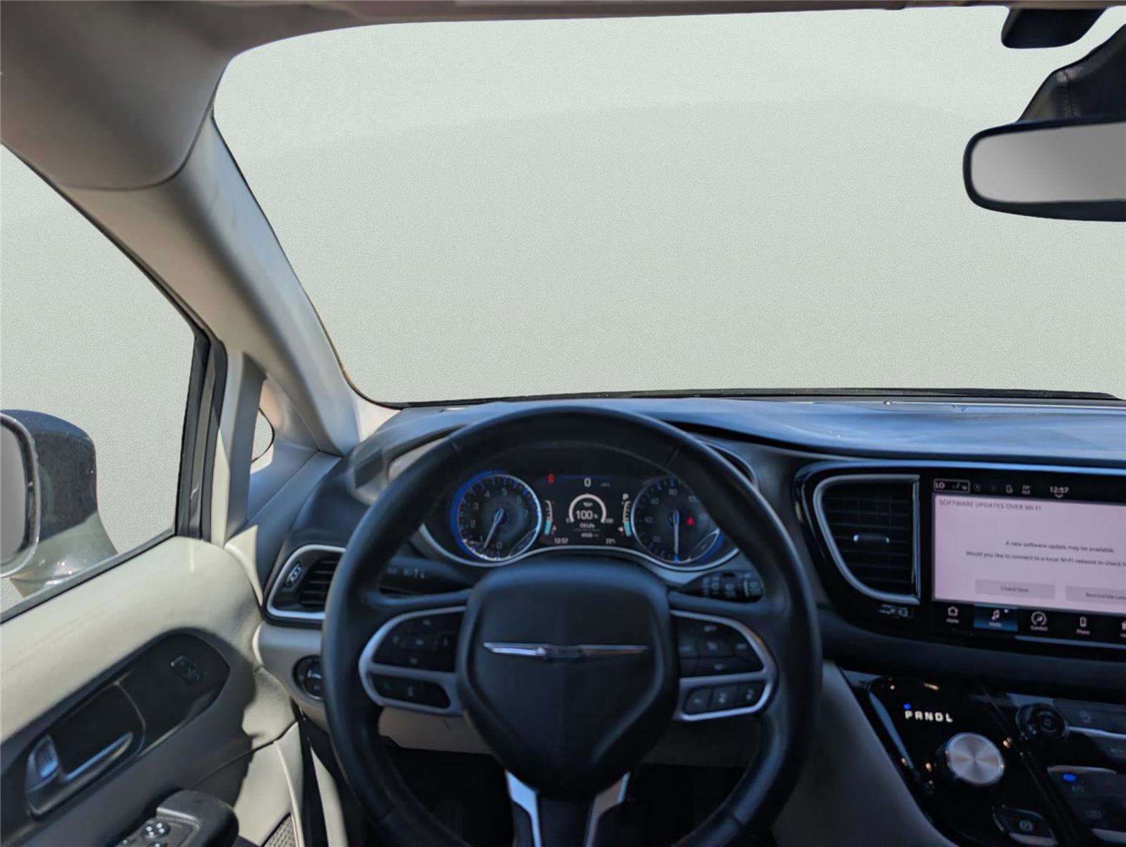 Used 2022 Chrysler Pacifica Touring-L image 30