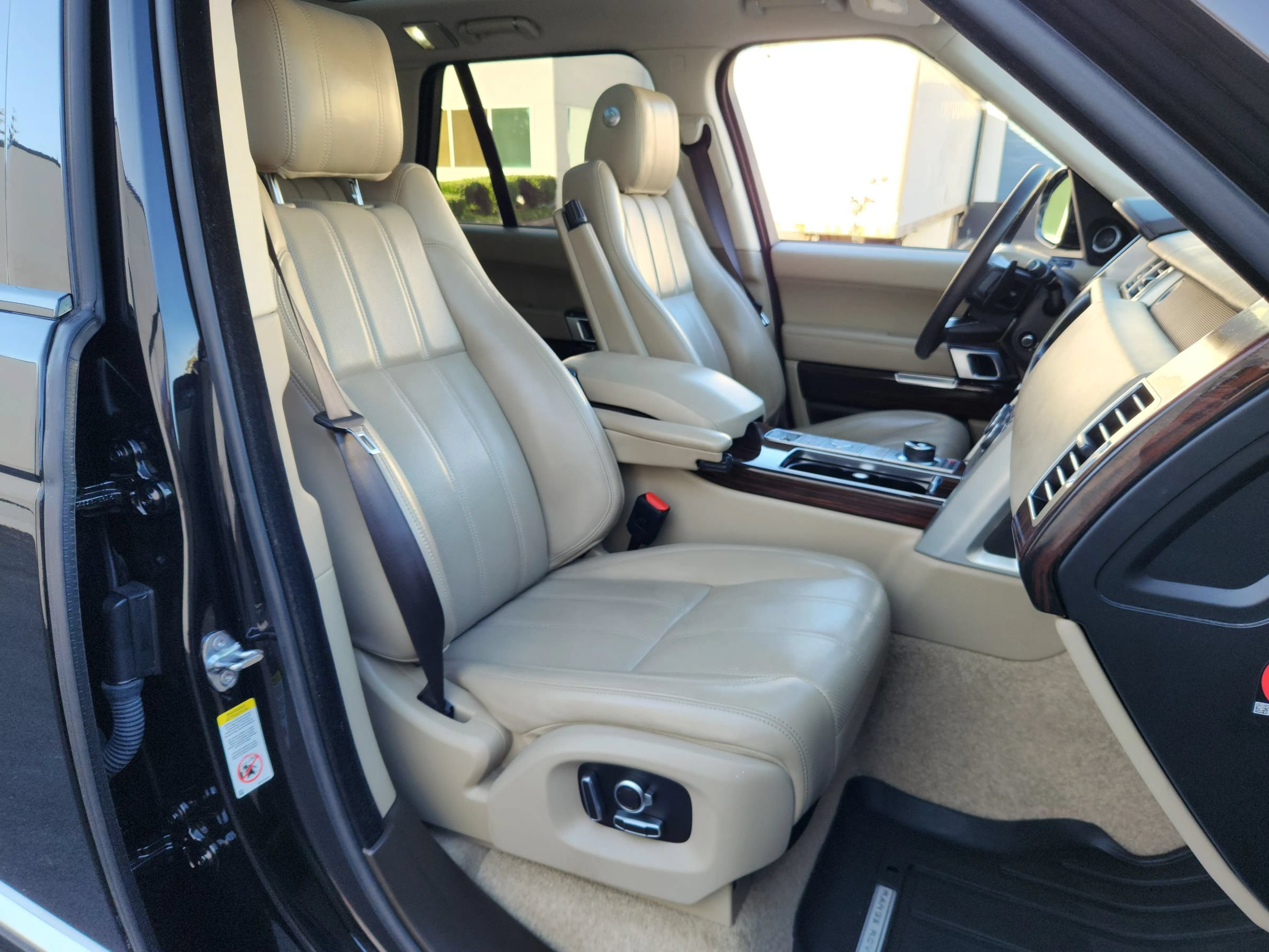 Used 2017 Land Rover Range Rover Supercharged AWD/4WD image 23