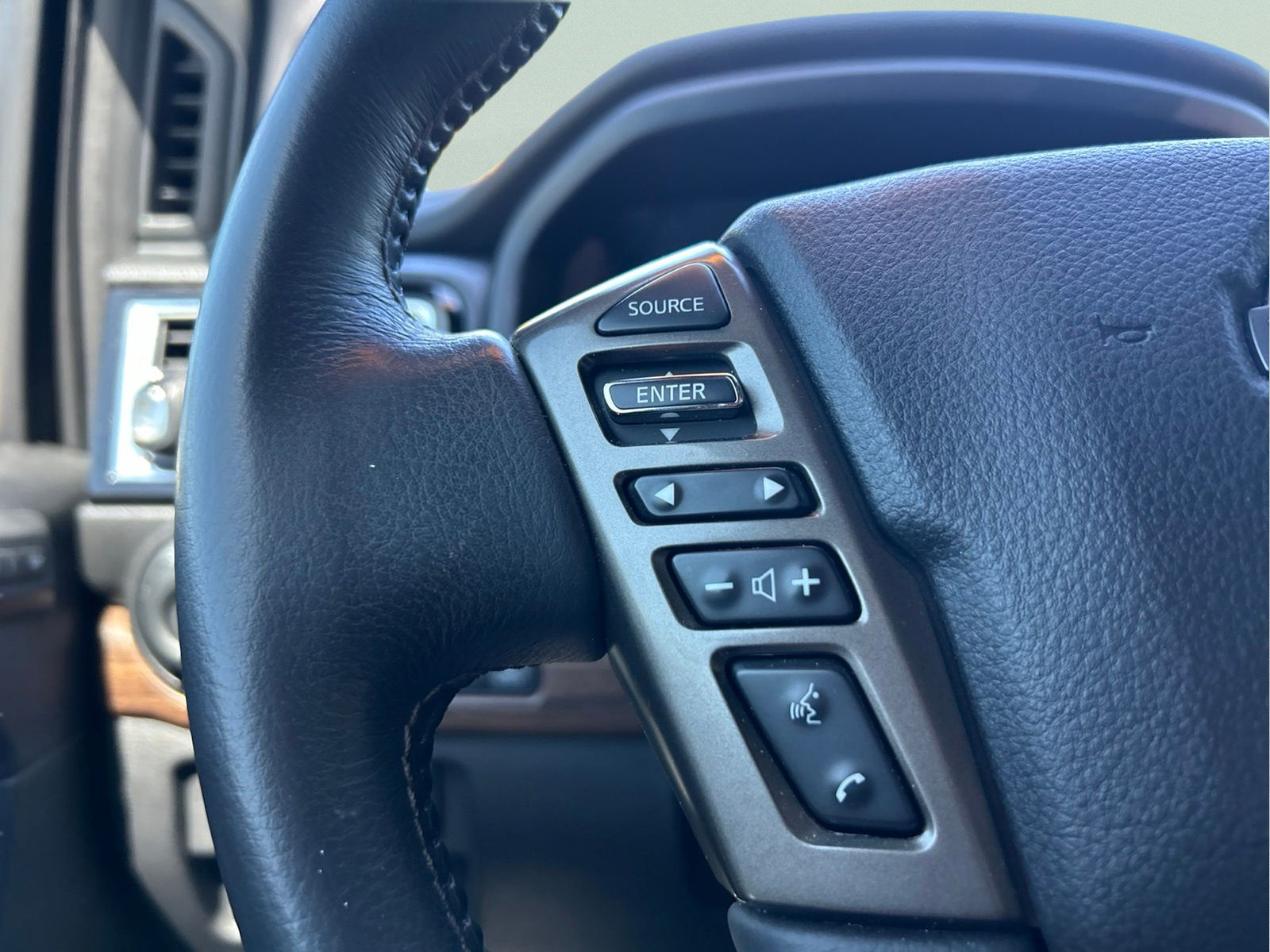 Used 2023 Nissan Titan Platinum Reserve w/ Moonroof Package AWD/4WD image 14