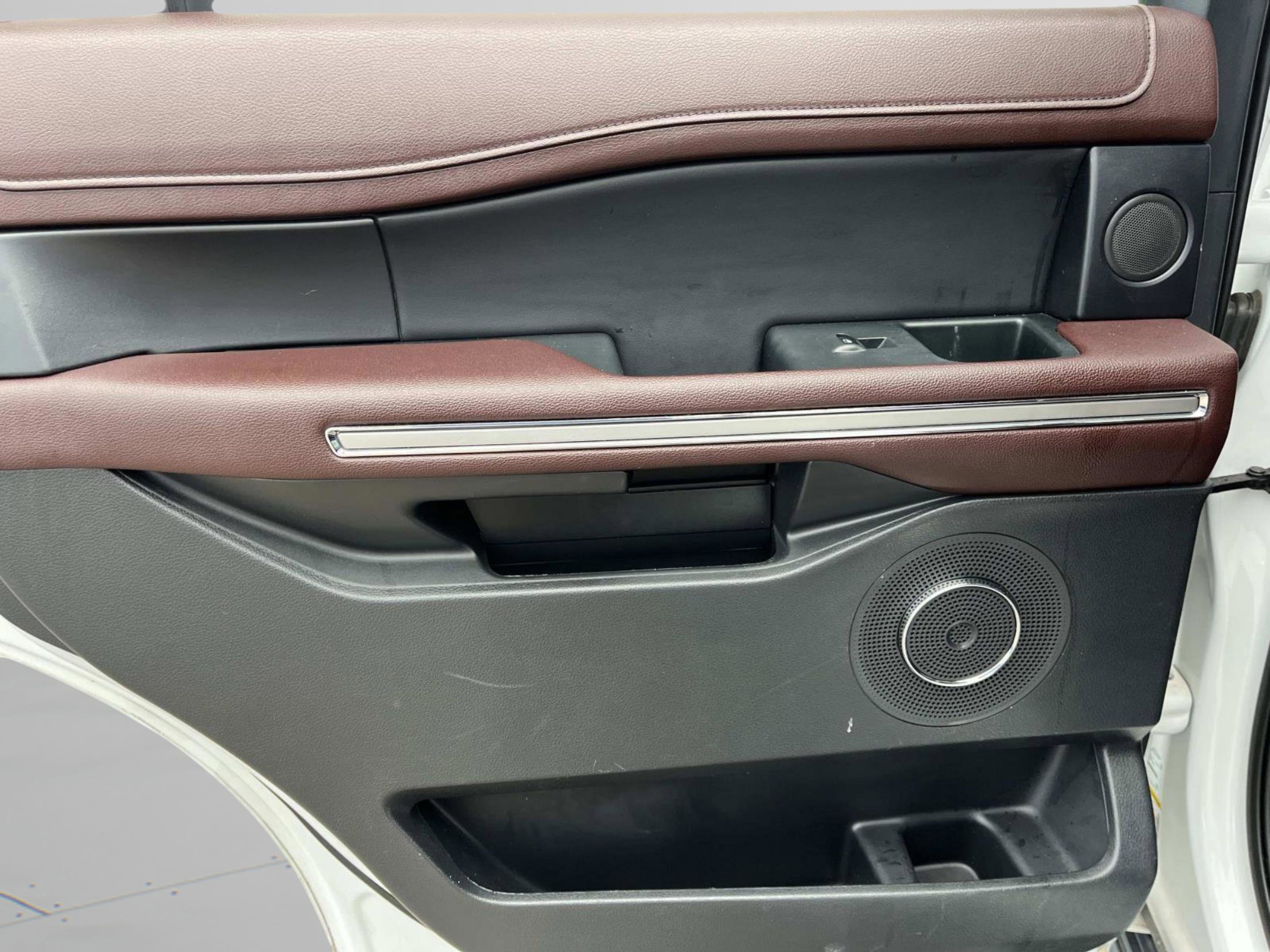 Used 2023 Ford Expedition Limited image 21