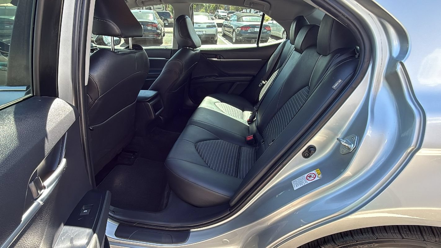 Used 2018 Toyota Camry SE w/ Convenience Package FWD image 12