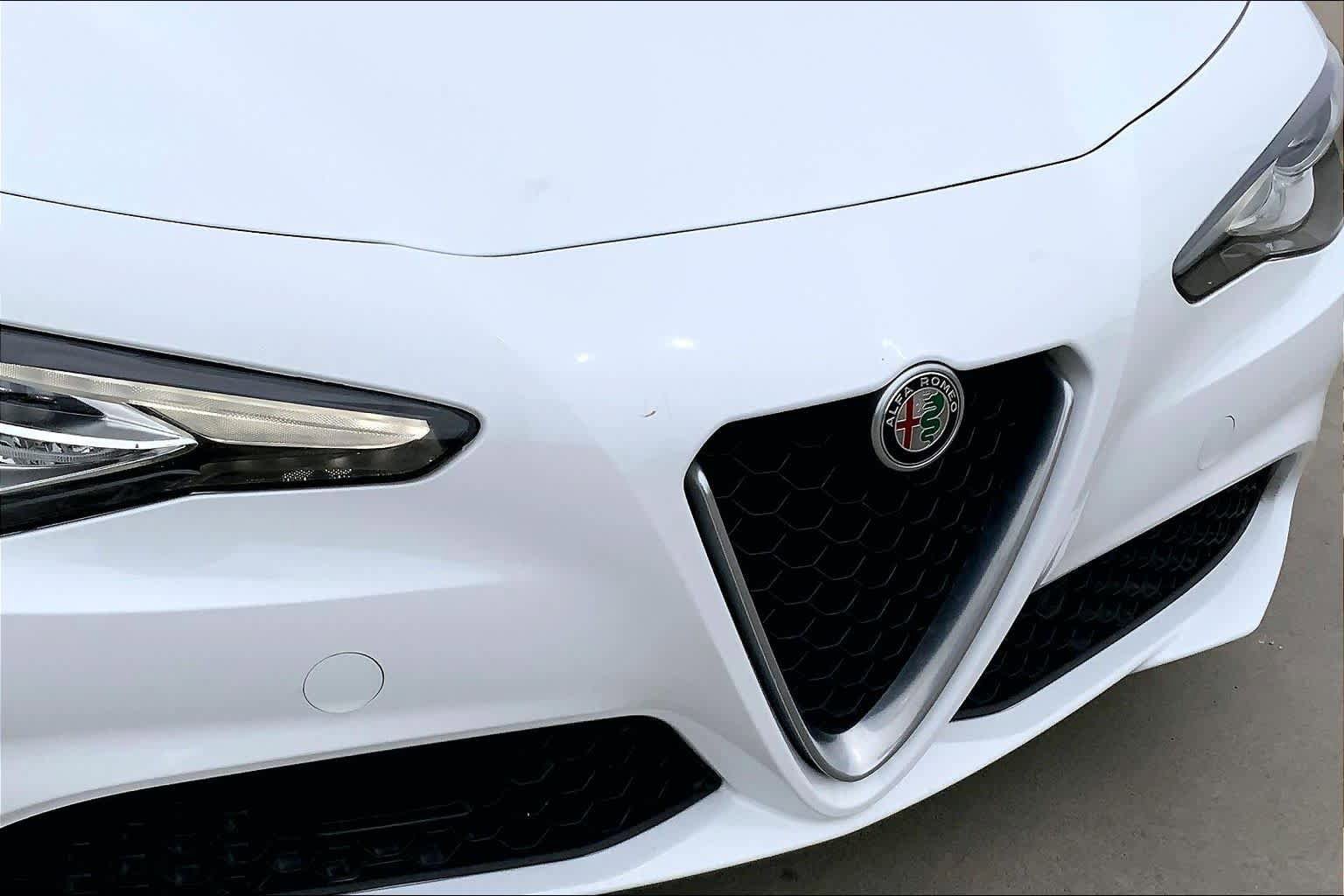 Used 2018 Alfa Romeo Giulia Ti w/ Quick Order Package 22X Lusso AWD/4WD image 28
