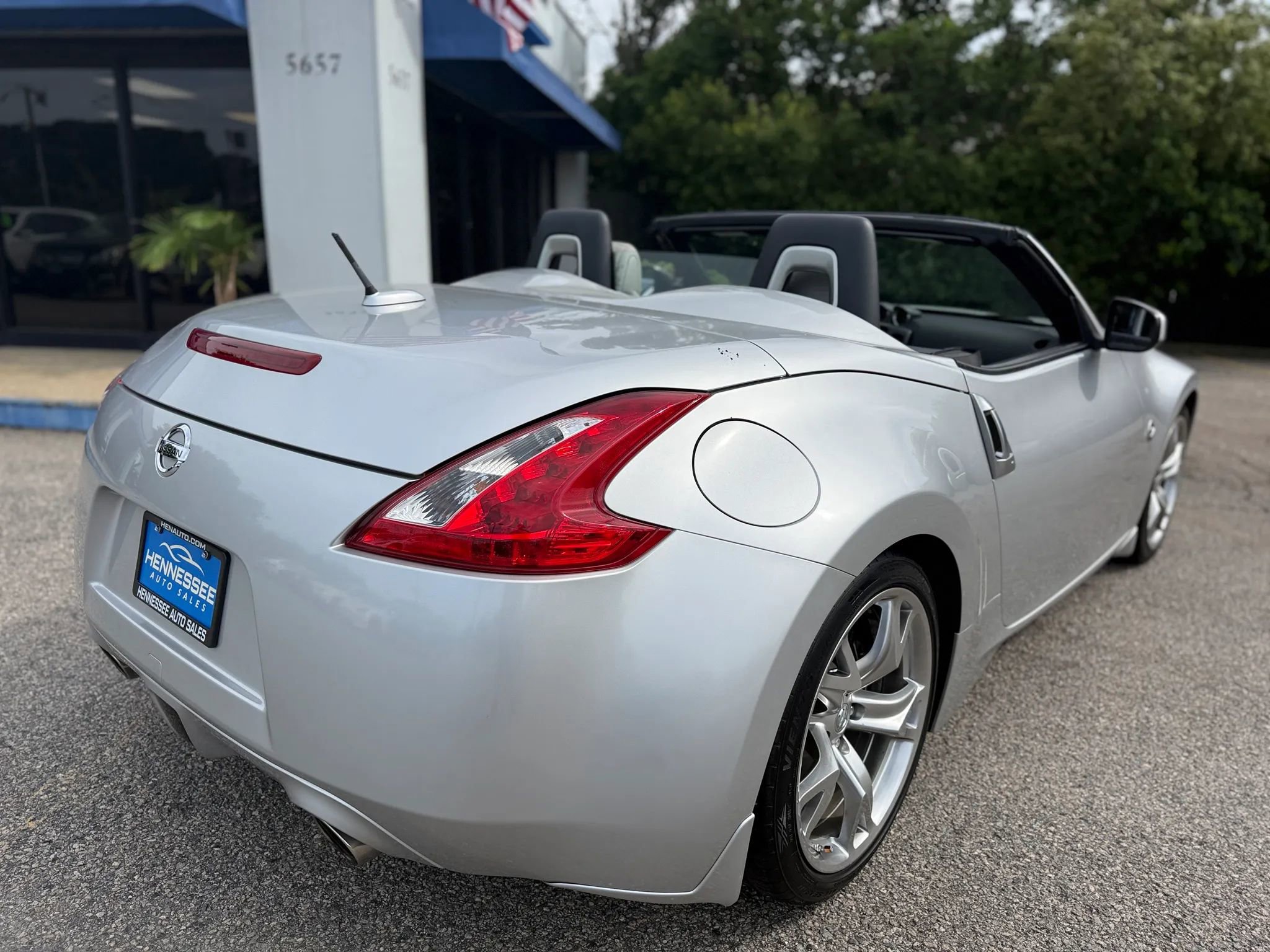 Used 2010 Nissan 370Z Touring w/ Sport Pkg RWD image 3