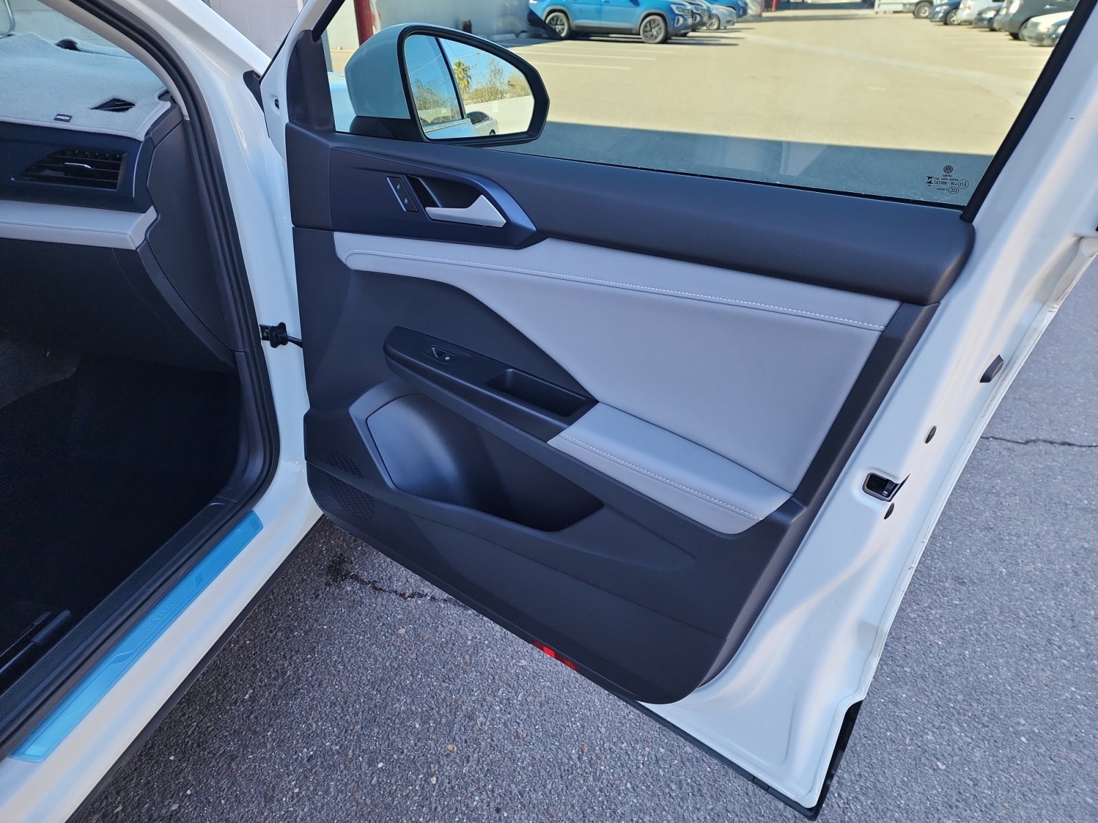 Certified 2024 Volkswagen Taos SE image 16