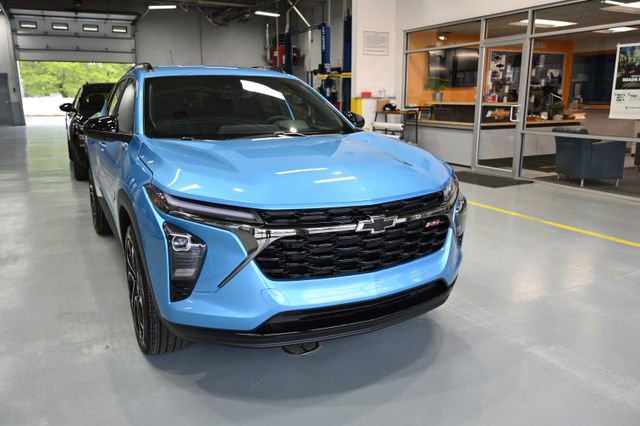 New 2026 Chevrolet Trax RS w/ Driver Confidence Package FWD image 3