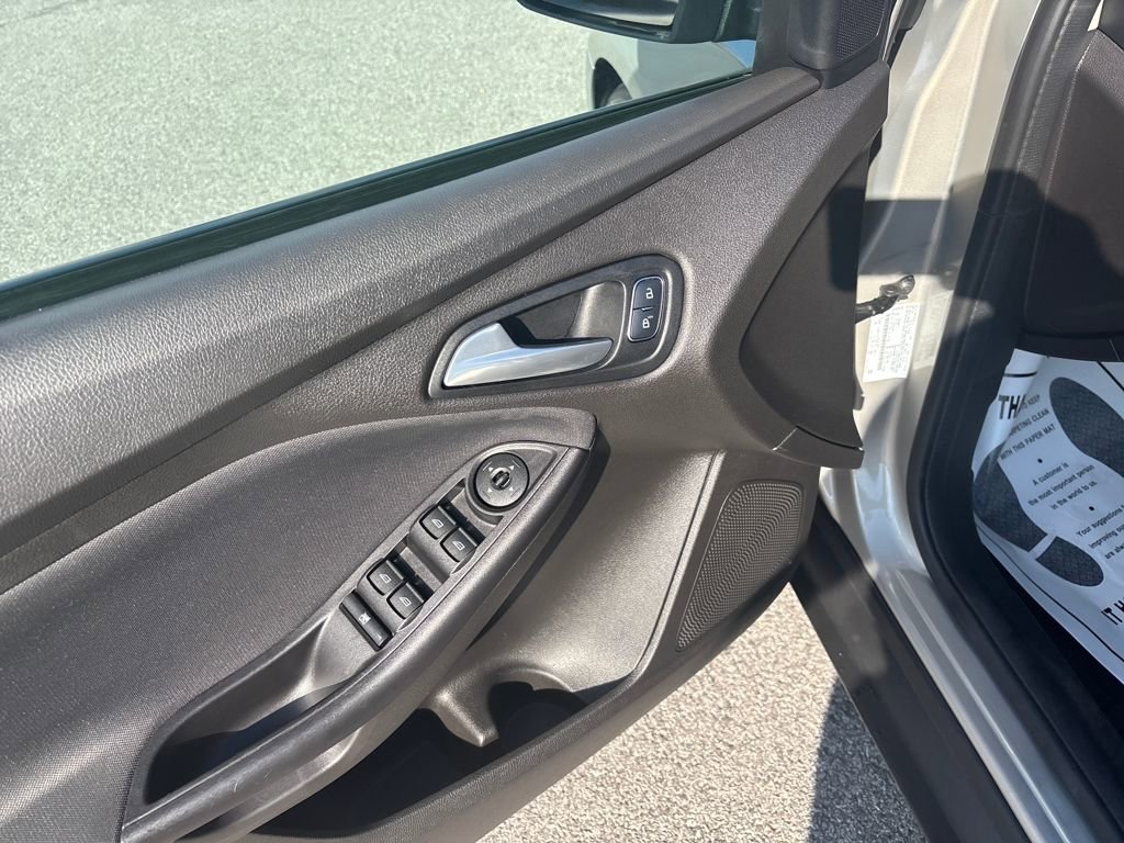 Used 2016 Ford Focus SE image 16