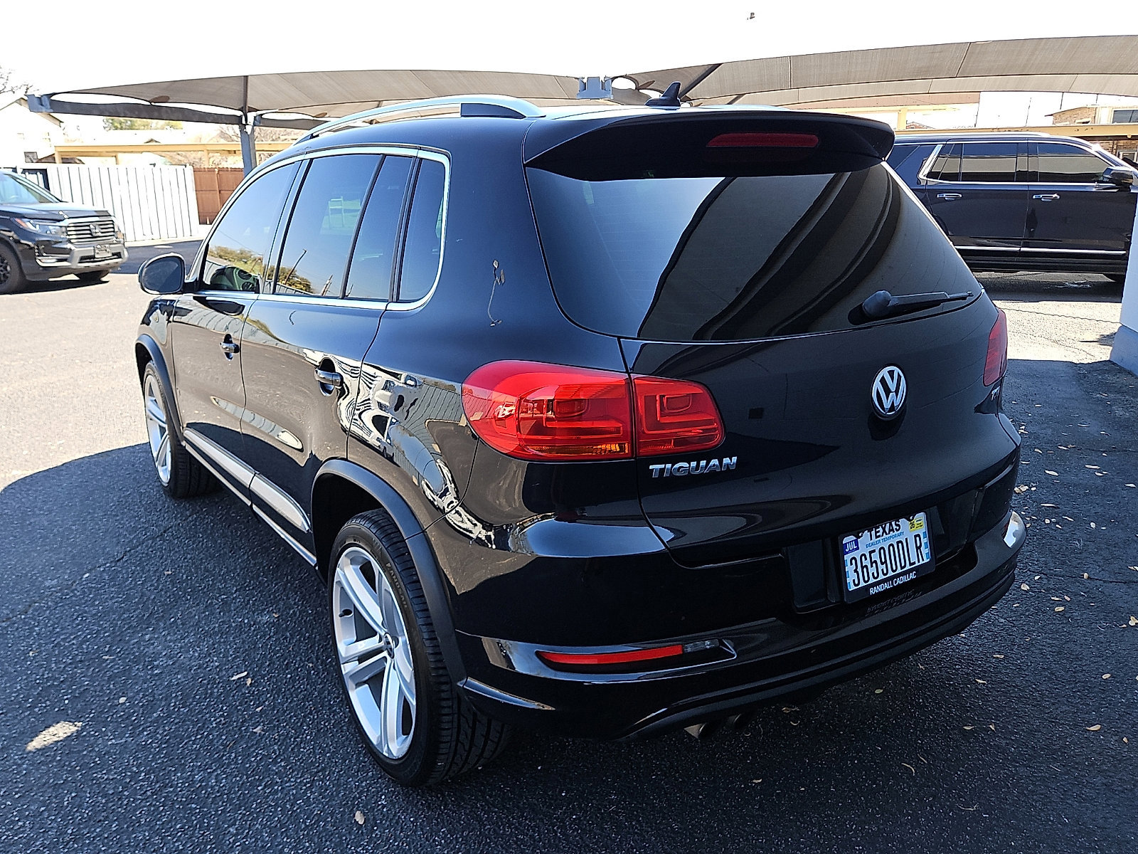Used 2016 Volkswagen Tiguan R-Line FWD image 2