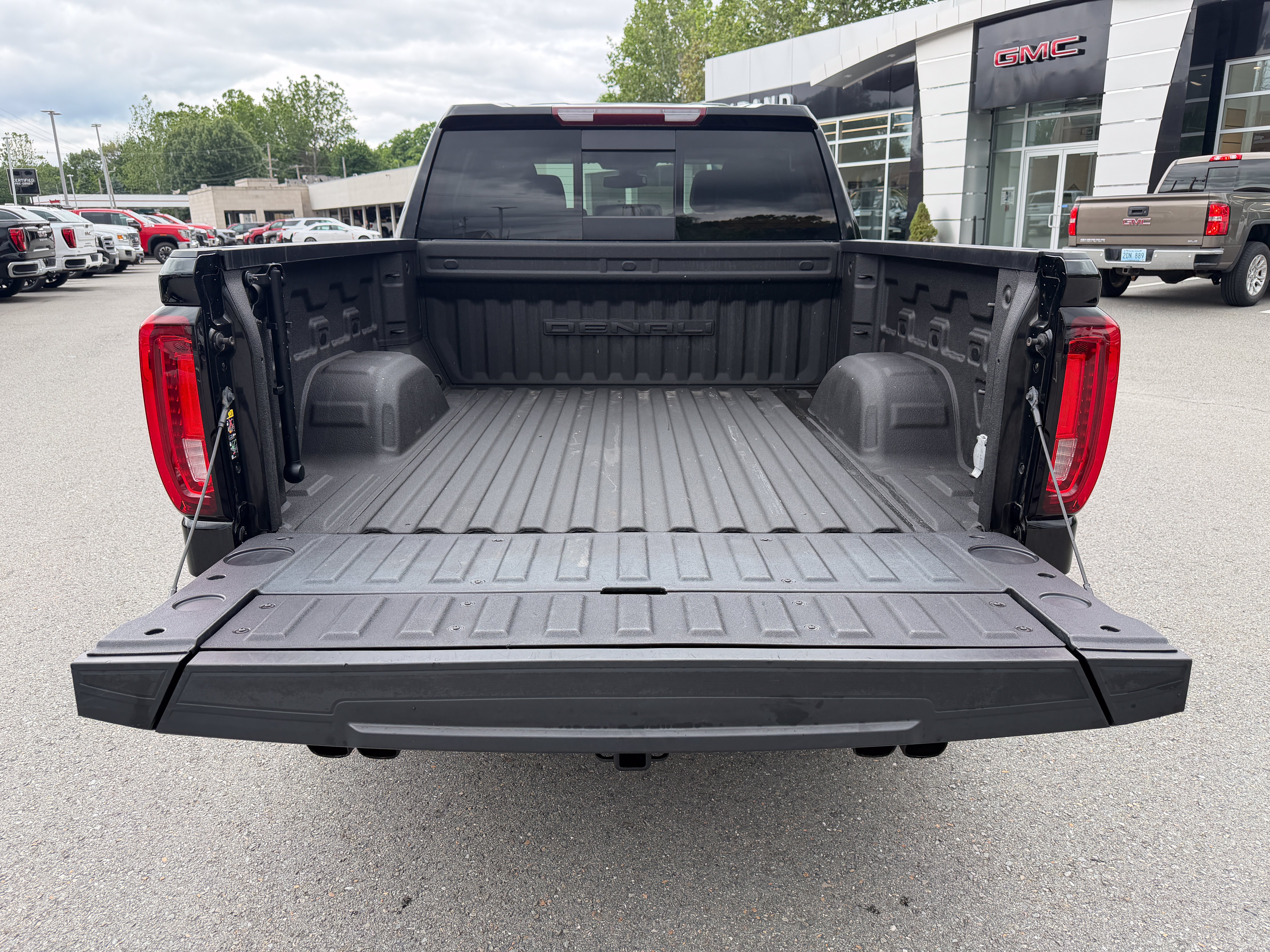 Used 2022 GMC Sierra 1500 Denali w/ Denali Premium Package AWD/4WD image 18
