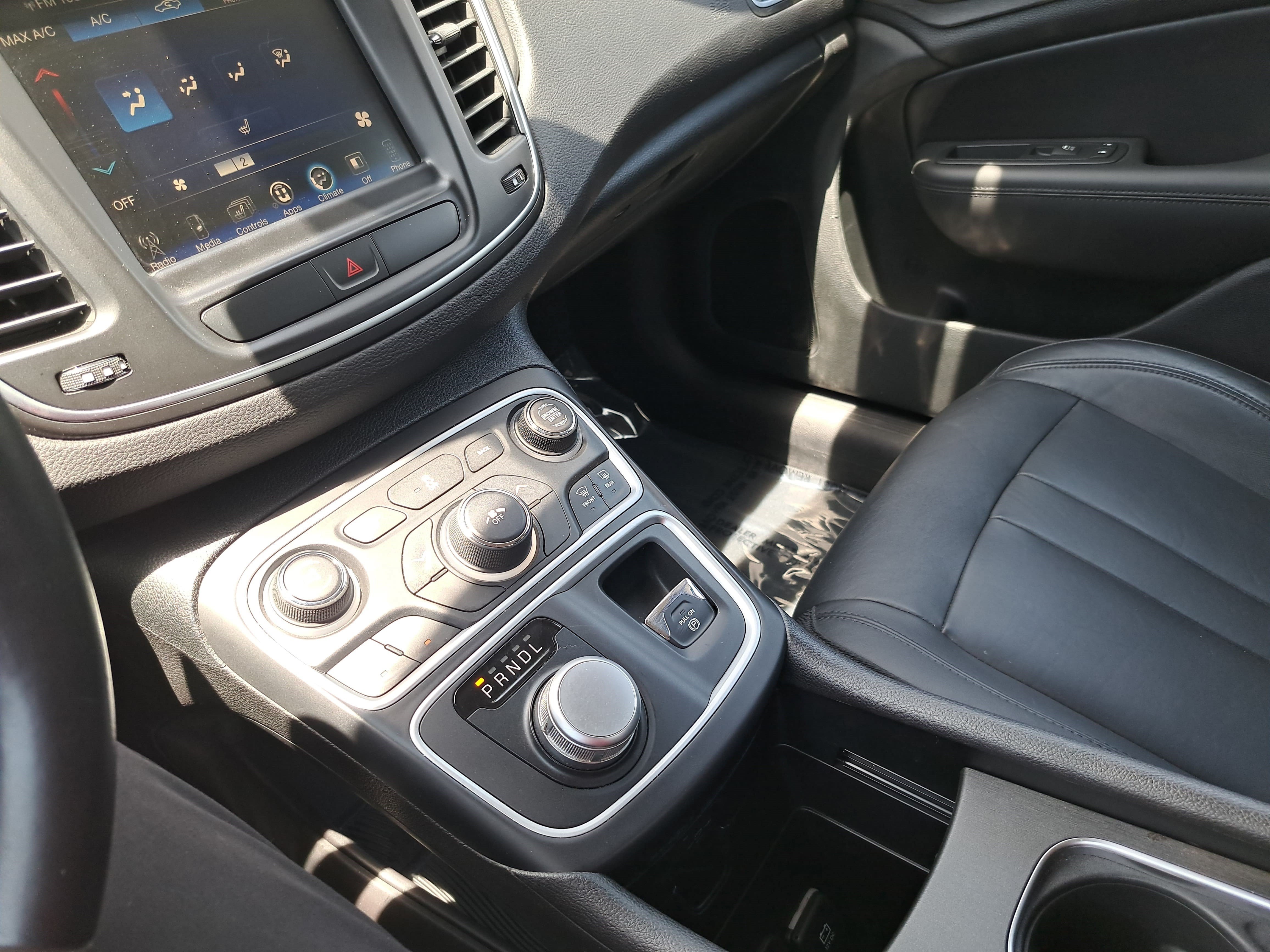 Used 2017 Chrysler 200 Limited Platinum FWD image 22