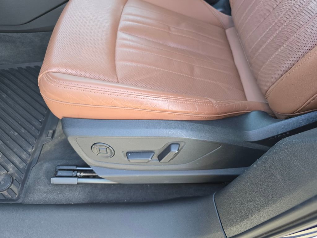 Used 2023 Audi e-tron Premium Plus w/ Premium Plus Package image 18
