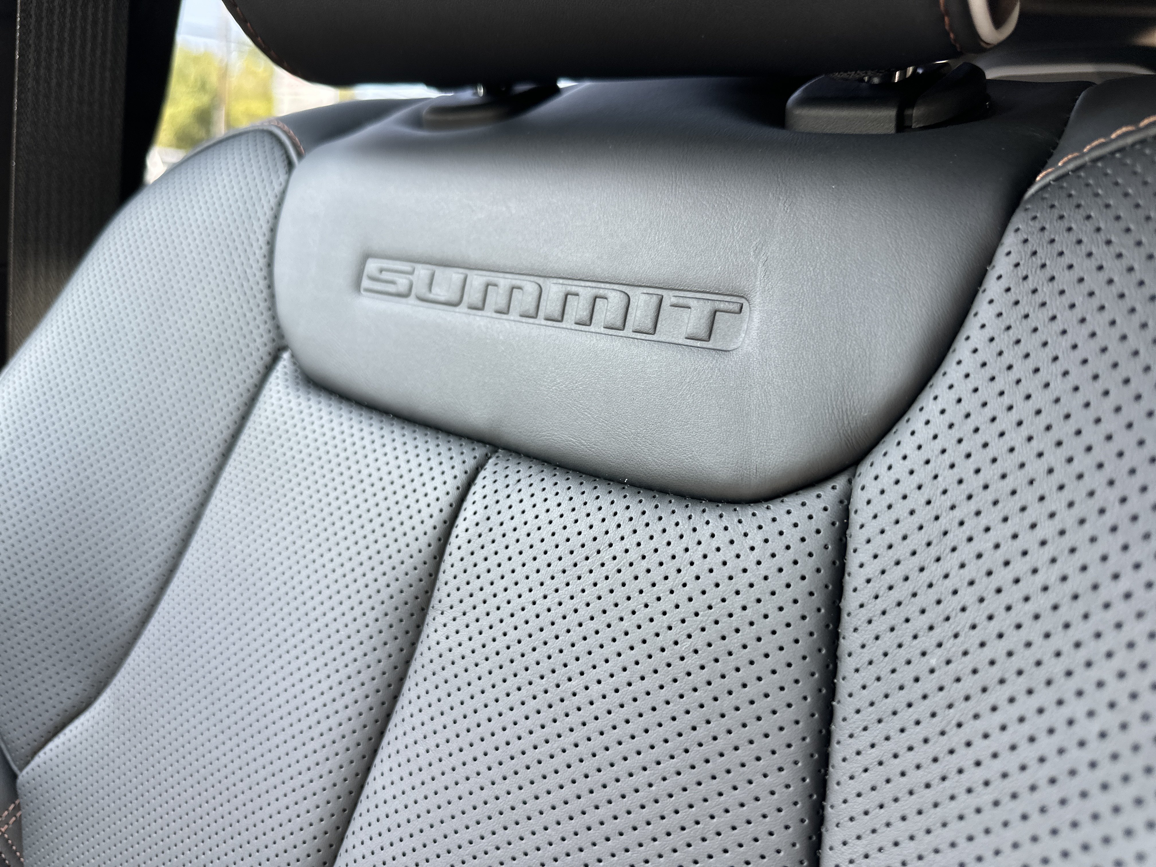 New 2027 Jeep Grand Cherokee Summit AWD/4WD image 4