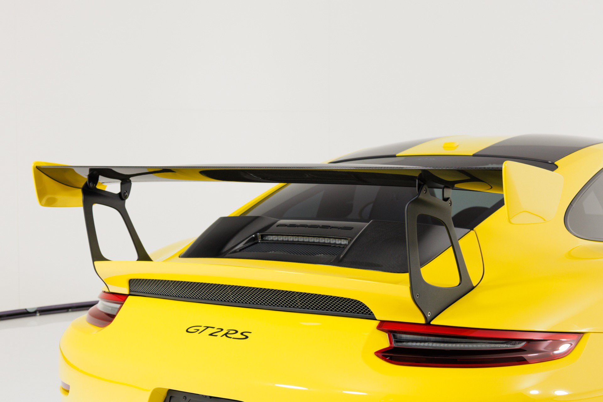 Used 2018 Porsche 911 GT2 RS w/ Weissach Package RWD image 77