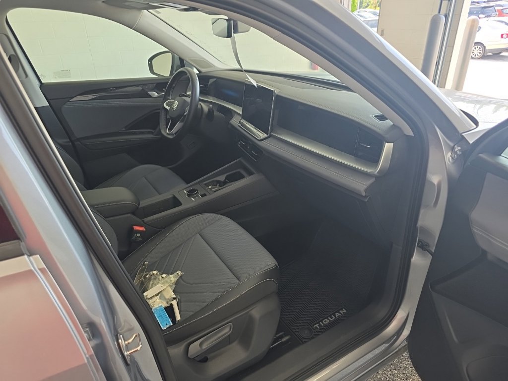 New 2026 Volkswagen Tiguan SE AWD/4WD image 9